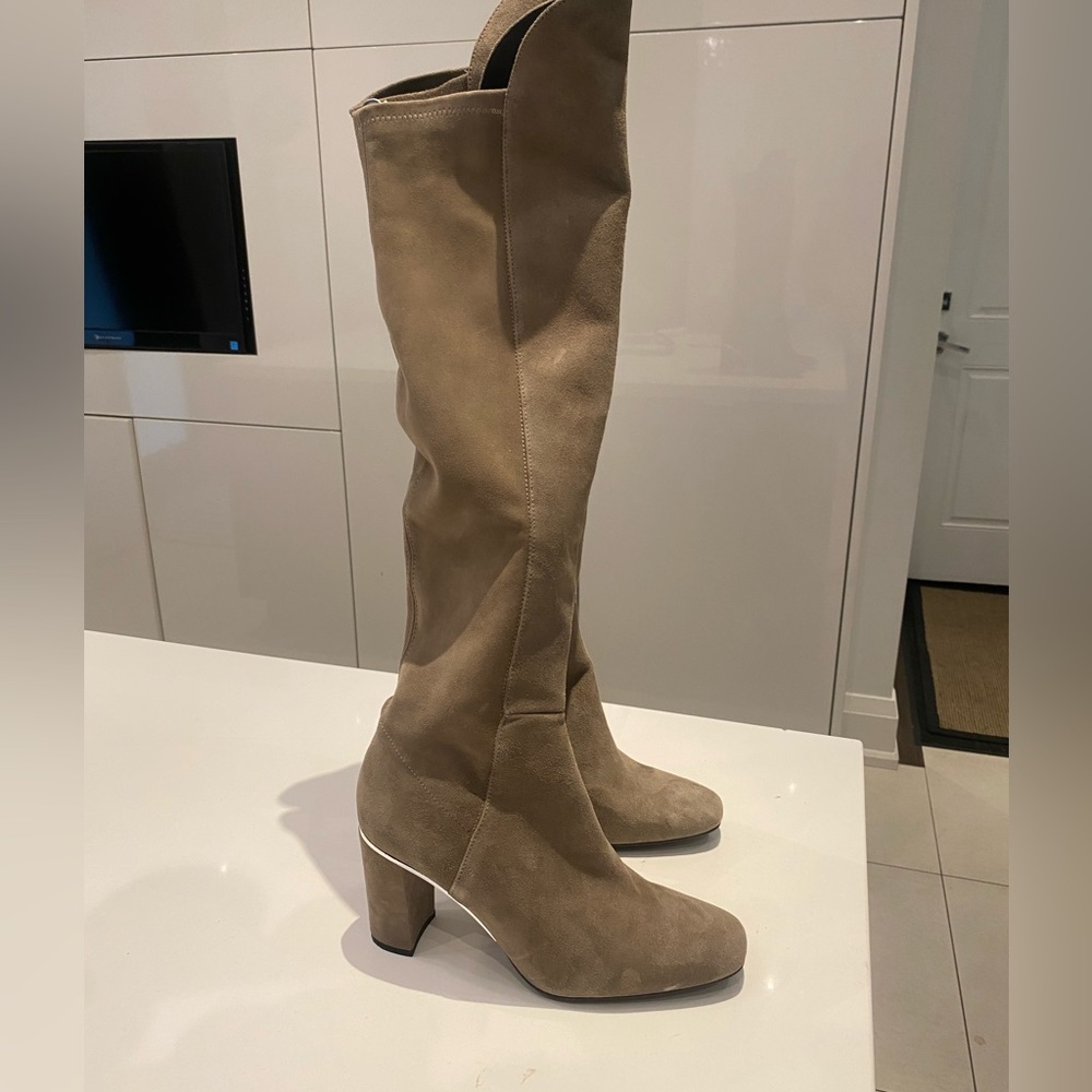 Knee high boots for women